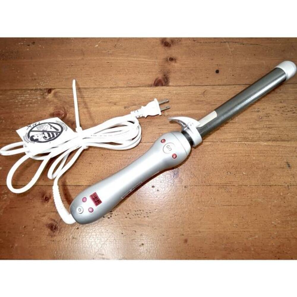 Beachwaver Pro Series rotating curling iron, which is‎ available in 1.25" barrel - Picture 2 of 6